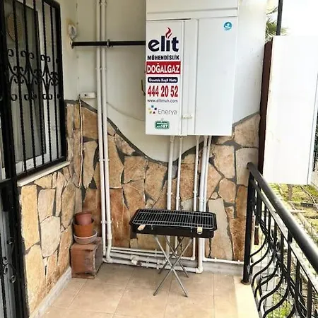 Otel Genis Bahceli - Dogal Gazli Triblex Kuşadası
